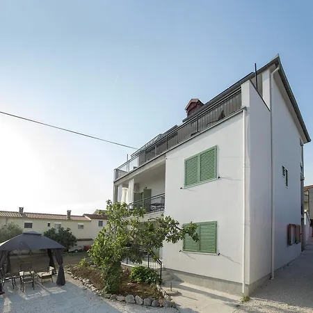 Gambera Appartement Pirovac